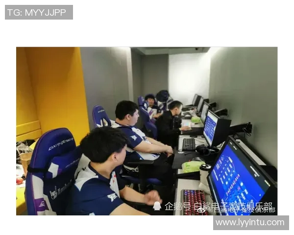FPX在冠军杯中的团队协作与战术配合分析与点评 FPX在冠军杯中的团队协作与战术配合分析与点评